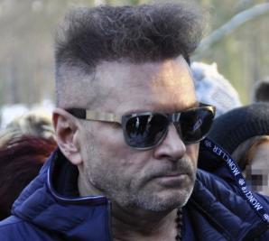 Przemytniczka markowych ciuchów skończyła w szpitalu! Po akcji Rutkowskiego kobietę odwiozła karetka a policja przejęła podrabianą odzież przemycaną z Turcji