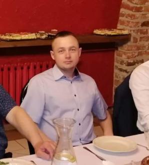 BIURO RUTKOWSKI: Zaginął 33-letni Adam Barchański. Może poruszać się białym Renault Trafic SPS 90984. Wiesz gdzie jest? Dzwoń na numer alarmowy BIURA RUTKOWSKI 600 007 007