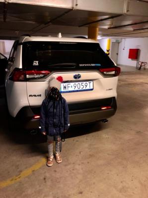 Biuro Rutkowski poszukuje samochodu BIAŁEJ TOYOTY RAV4 o numerach rej. WF 9059T skradzionego w Nowym Dworze Mazowieckim. Bezduszni złodzieje ukradli auto do przewozu niepełnosprawnego dziecka