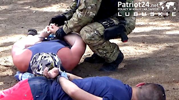 [VIDEO] Przemyt wart miliony udaremniony. Działalność na terytorium trzech państw opierała się na precyzyjnym schemacie - konta bankowe w Czechach, tytoń i magazyny w Niemczech oraz rynek zbytu w Polsce.